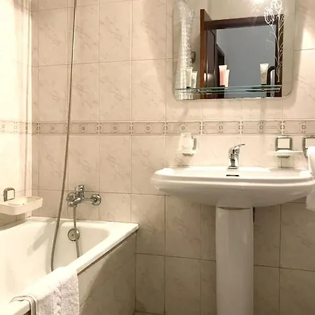2 Bedrooms At 150 M Away From The With Sea View Balcony And Wifi Viana do Castelo