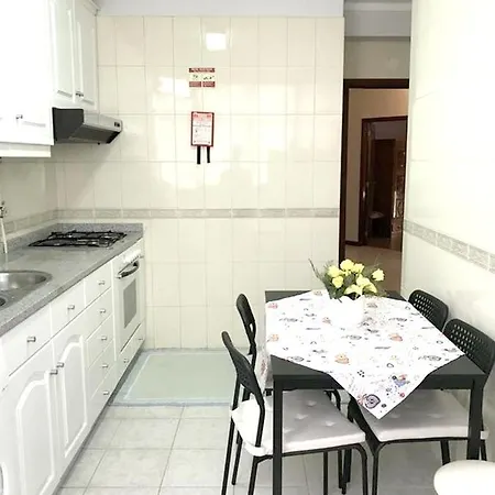 Spacious With Sea View In Viana Do Castelo, 90 M² Apartament *